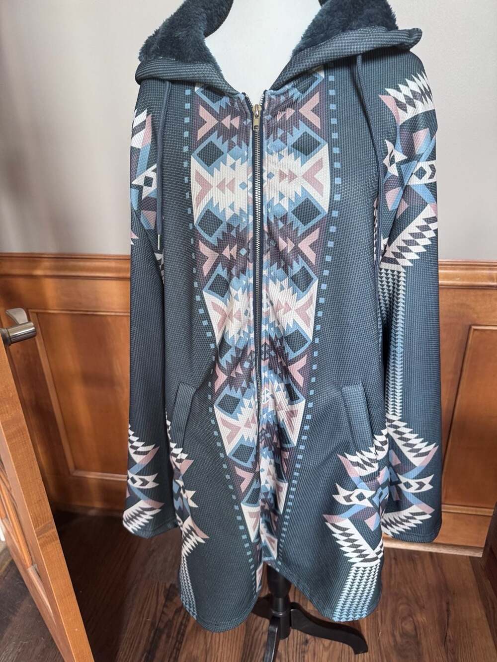 NWOT Women's Aztec Geometric Hooded Jacket – Faux Fur Lined – Large